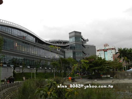 中港臭豆腐,新莊運動中心,蚵仔麵線,靴子義大利餐館