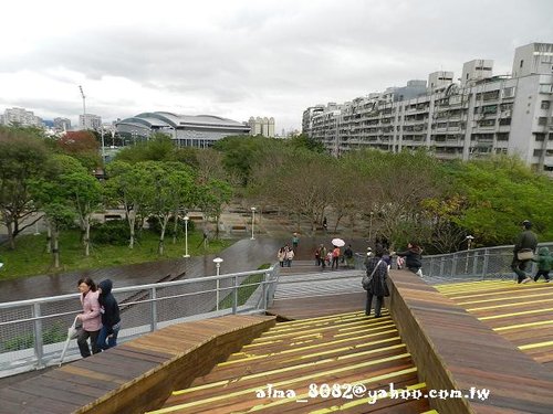 中港臭豆腐,新莊運(yùn)動(dòng)中心,蚵仔麵線,靴子義大利餐館