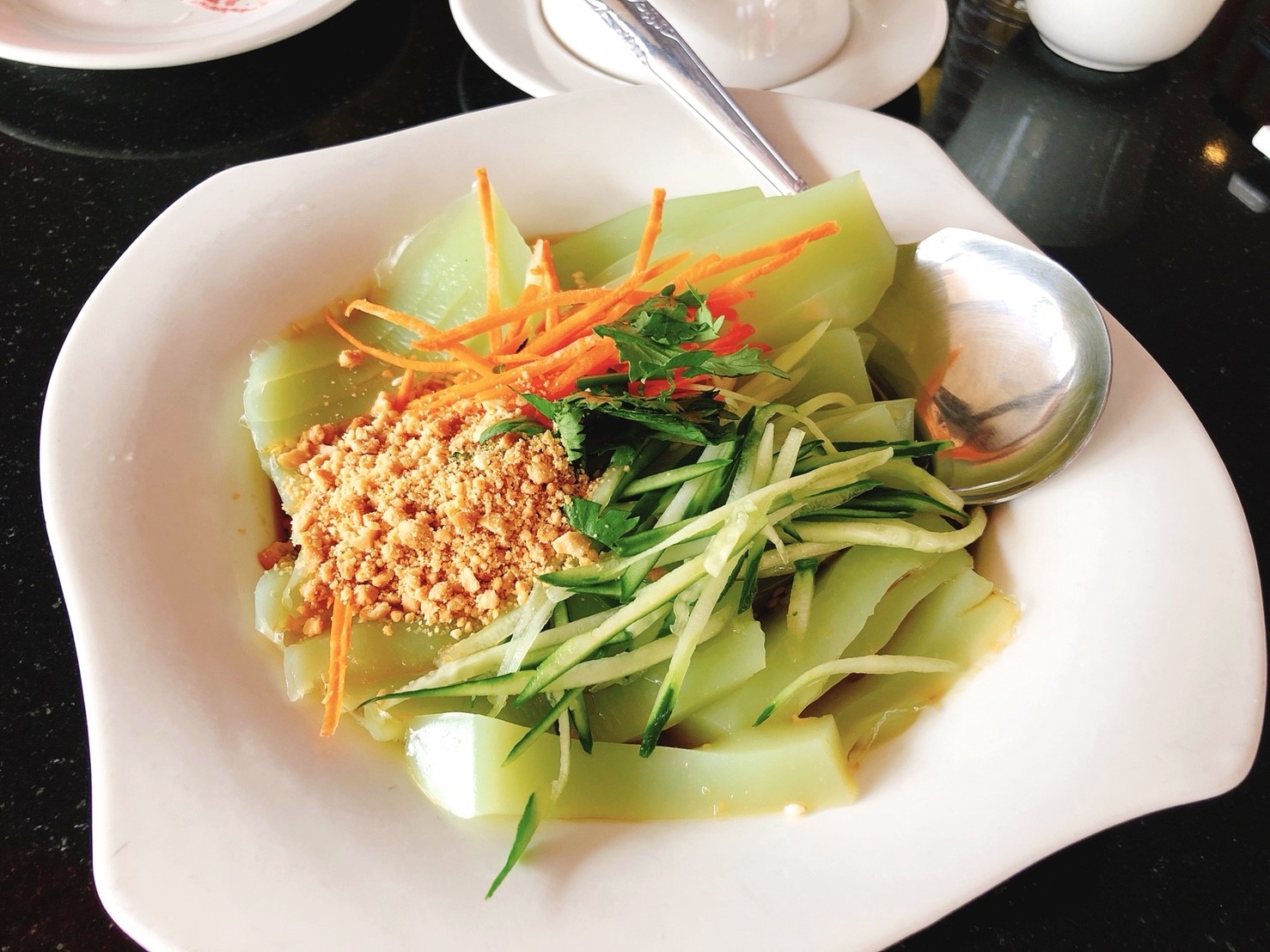 【桃園 七彩雲南】金陵店。夏天就是要大嗑「雲泰美食」酸甜涼拌超開胃/人氣首選米干