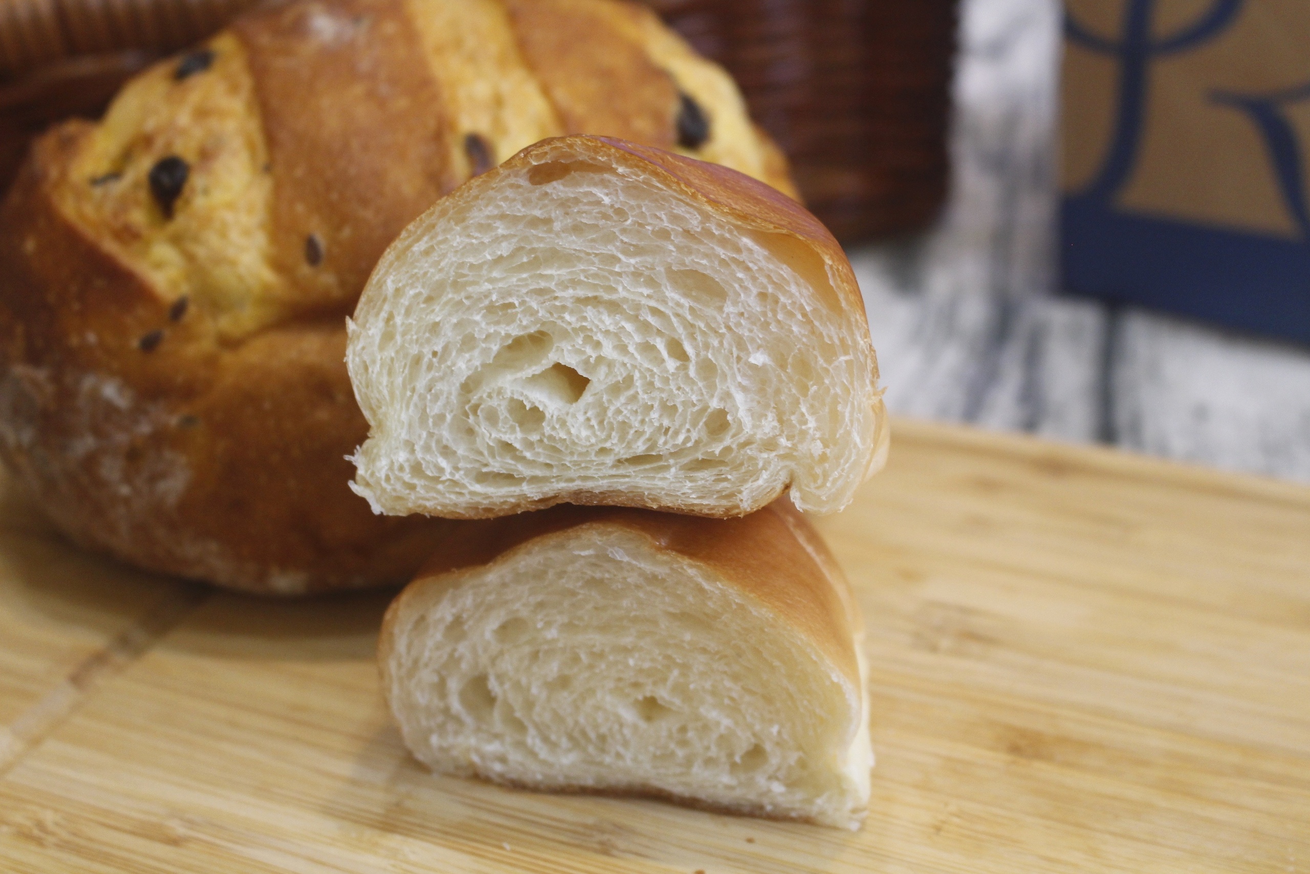 【桃園 REAL真?CAFé?BREAD】新型態麵包時尚店。鎮店之寶「酒釀桂圓」歐式麵包超美味！