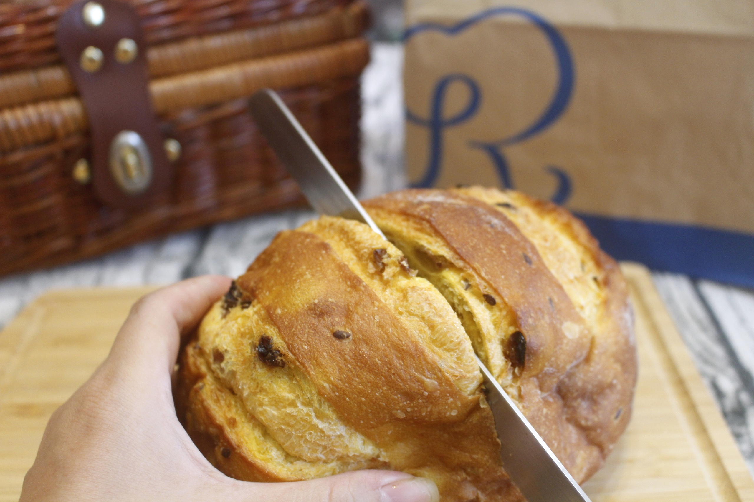 【桃園 REAL真?CAFé?BREAD】新型態麵包時尚店。鎮店之寶「酒釀桂圓」歐式麵包超美味！