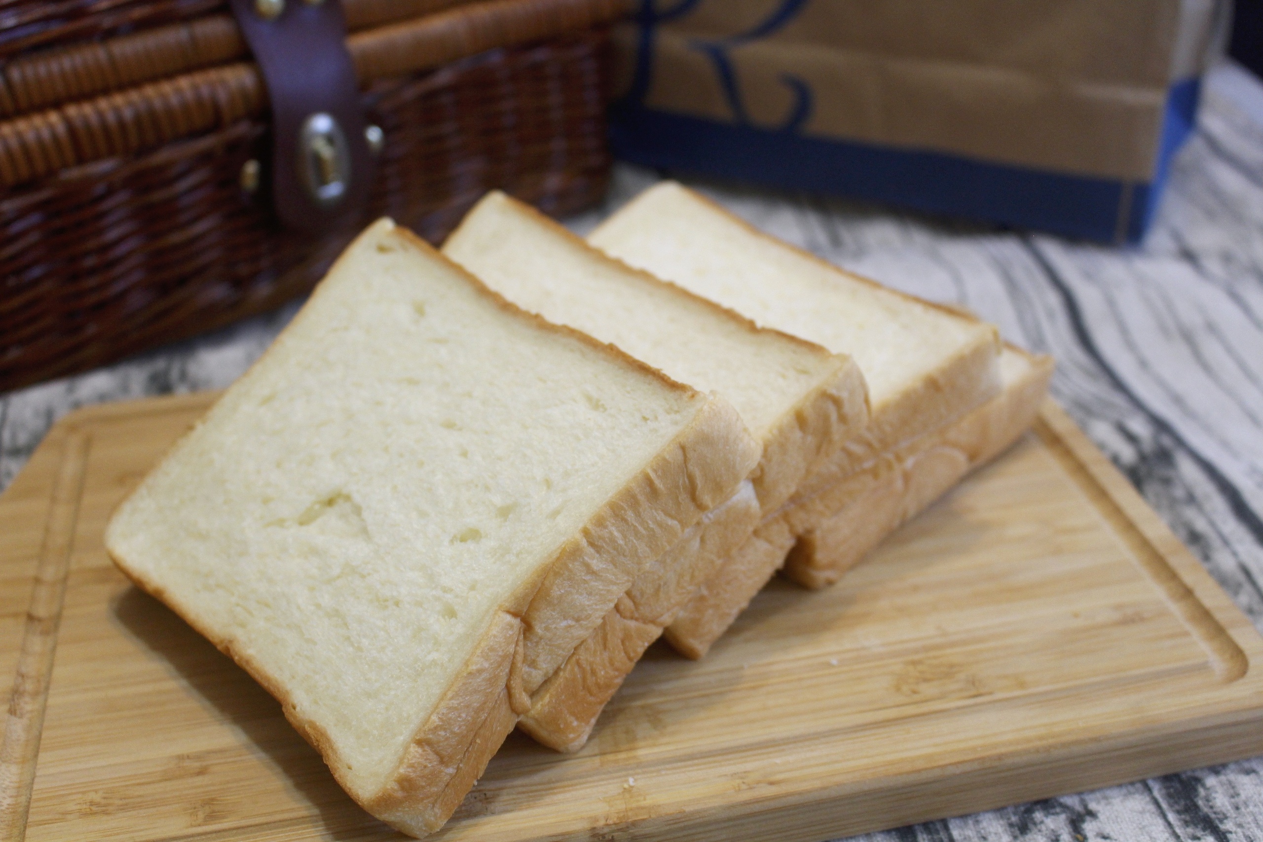 【桃園 REAL真?CAFé?BREAD】新型態麵包時尚店。鎮店之寶「酒釀桂圓」歐式麵包超美味！