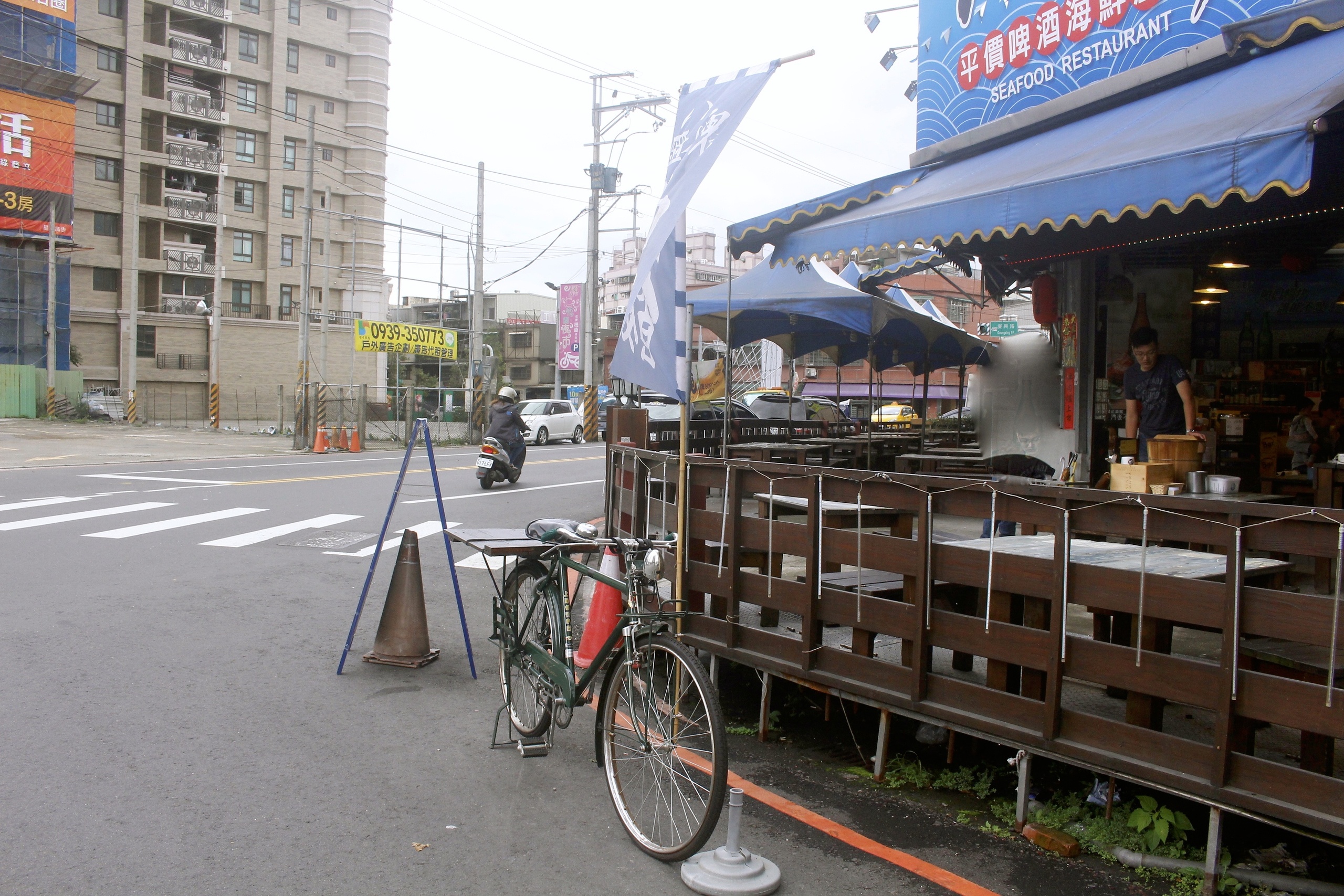 【桃園 八塊油飯】假日才營業的古早味手工油飯。鮮嫩麻油雞腿片、小孩都愛的小肉豆