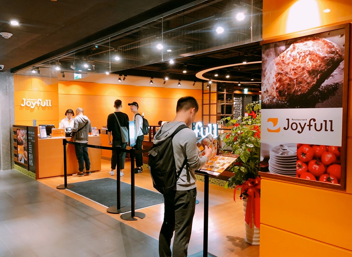 【桃園 Joyfull】日本前三大家庭餐廳「主餐99元起」。統(tǒng)領廣場也吃得到！