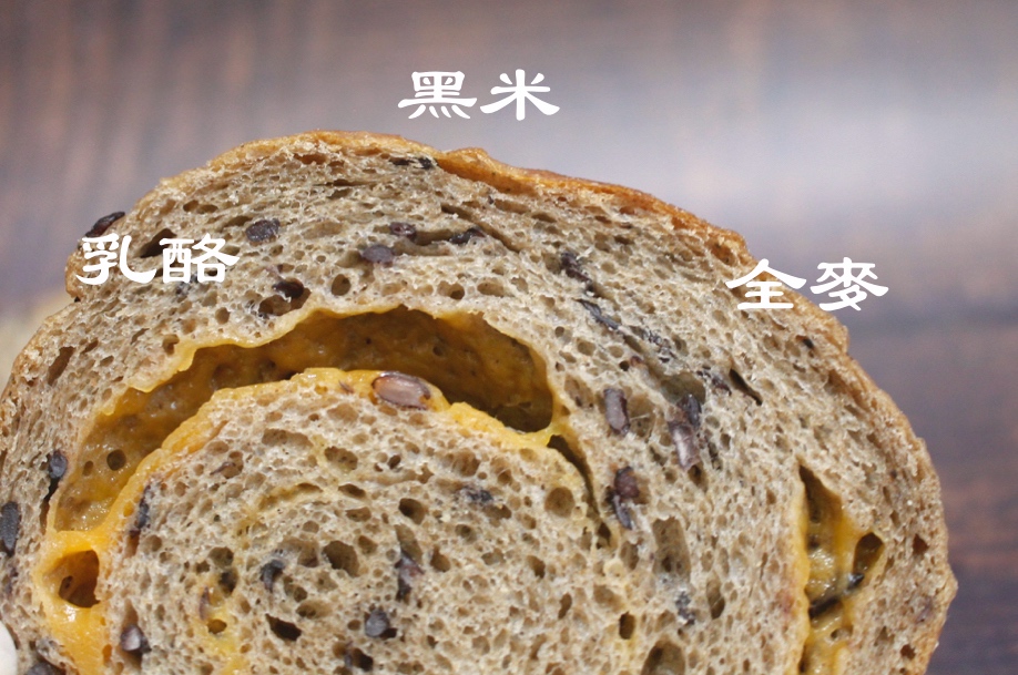 【宅配 菲利希亞麵包 Felicia Bakery】低升糖高纖全麥土司。只使用100%全麥粉.非基因改豆漿.黑米.甜菊糖