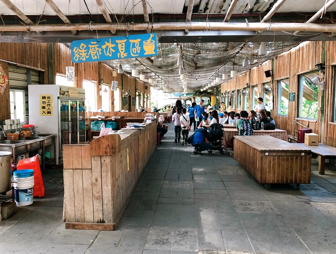 桃園農場,桃園景點,玩水,蓋窯,餐廳,親子,農場,餵食,活力健康農場