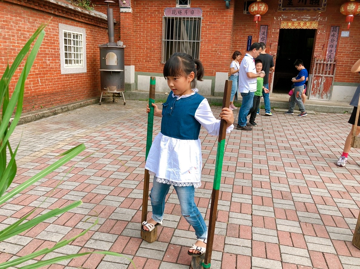 桃園景點,桃園農場,活力健康農場,玩水,蓋窯,親子,農場,餐廳,餵食,體驗生態農場