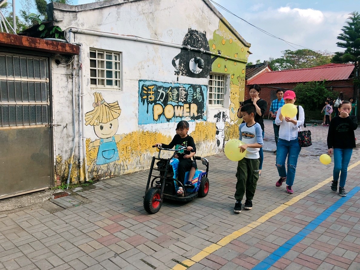 桃園景點,桃園農場,活力健康農場,玩水,蓋窯,親子,農場,餐廳,餵食,體驗生態農場