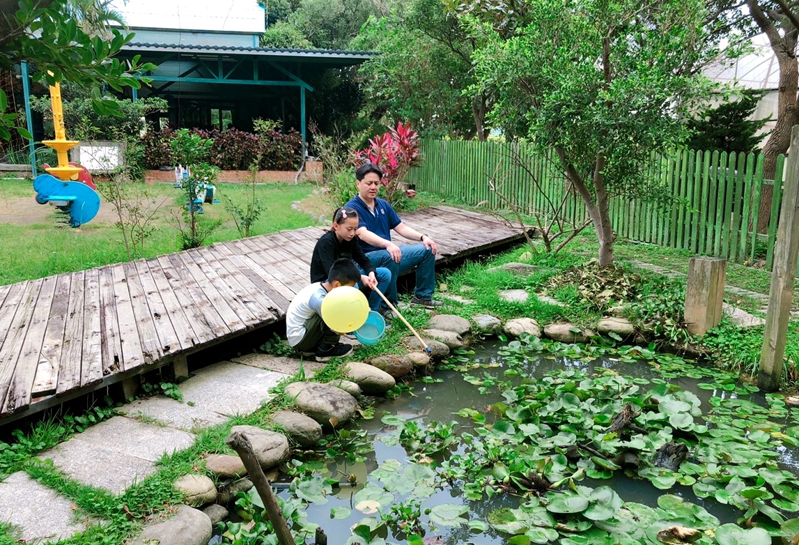 桃園農場,桃園景點,玩水,蓋窯,餐廳,親子,農場,餵食,活力健康農場