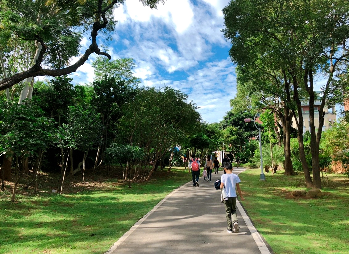 【新北 林口樂活公園】超立體捷運主題溜滑梯。四米高超快速來不及尖叫啦!!!