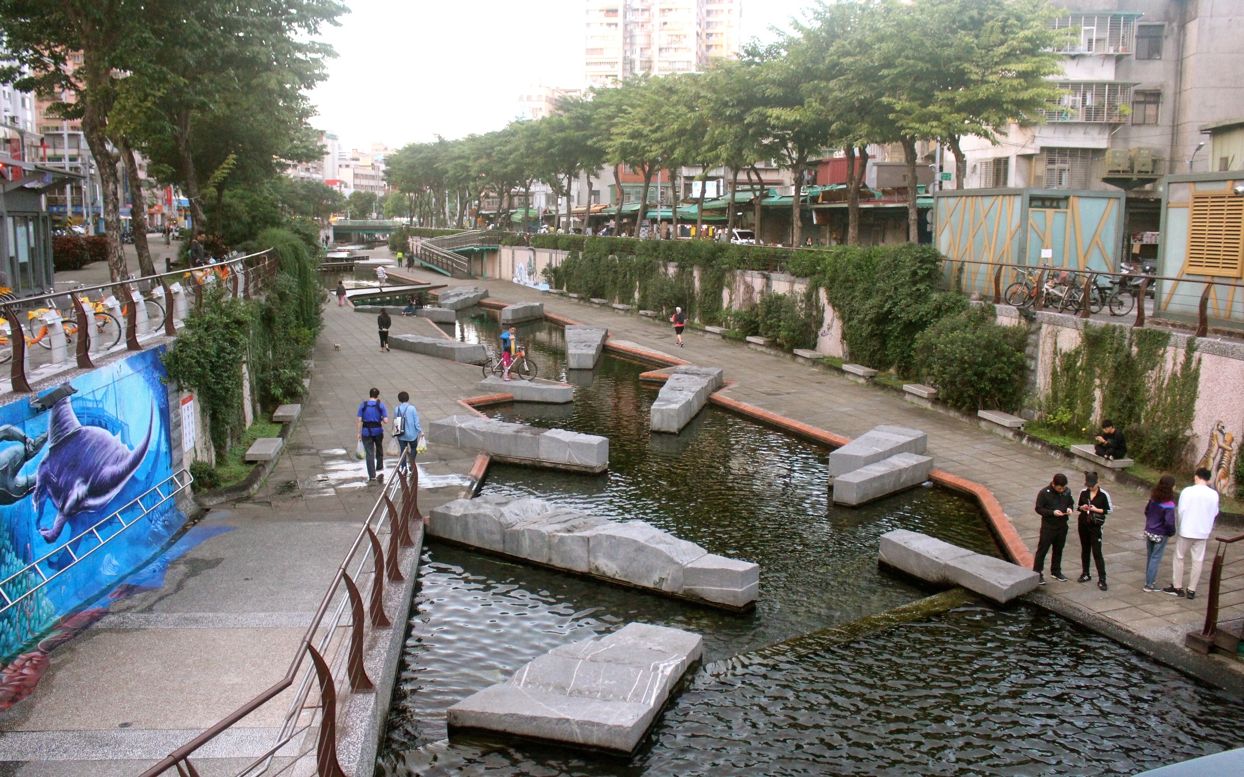 【新北 中港大排】2018拍照熱門點。彩繪水道廊、彩虹橋、積木步道&3D彩繪牆