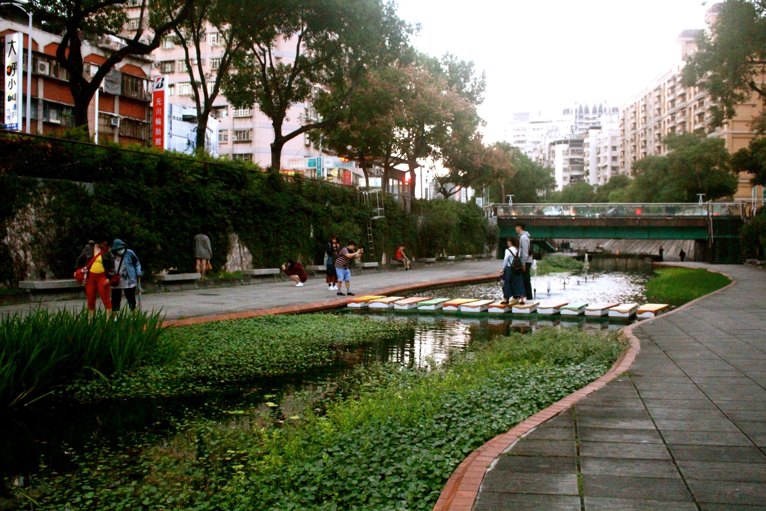 【新北 中港大排】2018拍照熱門點。彩繪水道廊、彩虹橋、積木步道&3D彩繪牆