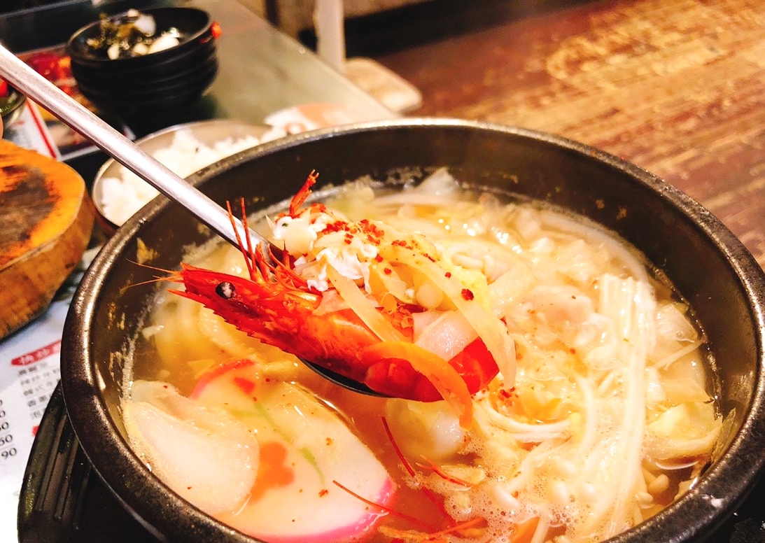 【桃園 韓味城】縣府路人氣韓式料理老店。小菜無限量供應、超厚海鮮煎餅