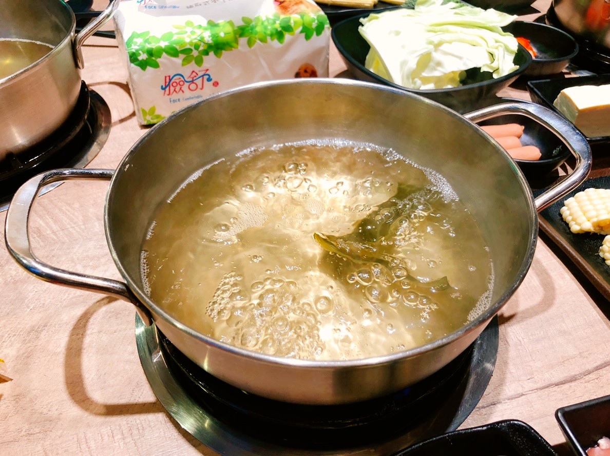 【臺北 東吉水產】馬辣集團也推超市火鍋。60元享有麵食.牛丼.UCC咖啡.MEJI冰淇淋無限吃