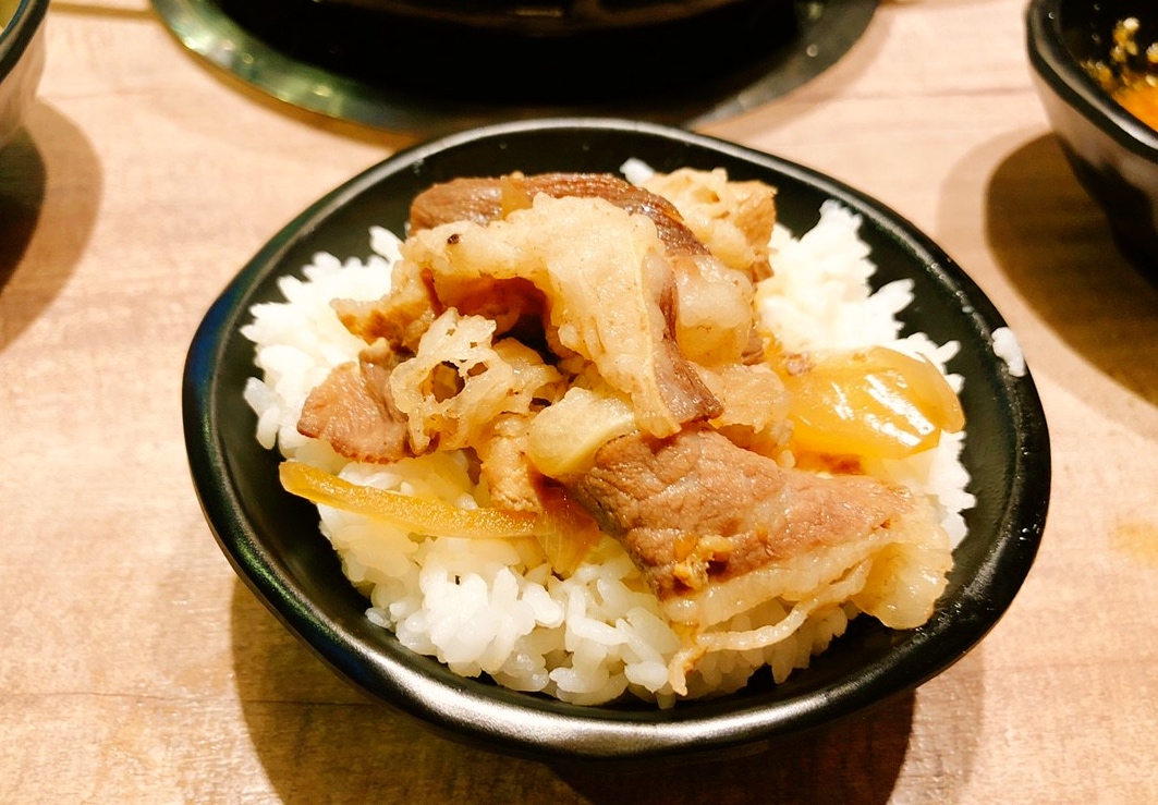 【臺北 東吉水產】馬辣集團也推超市火鍋。60元享有麵食.牛丼.UCC咖啡.MEJI冰淇淋無限吃