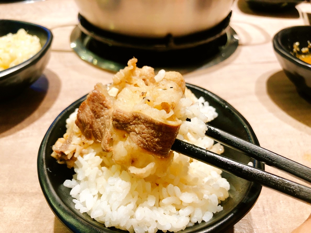 【臺北 東吉水產】馬辣集團也推超市火鍋。60元享有麵食.牛丼.UCC咖啡.MEJI冰淇淋無限吃