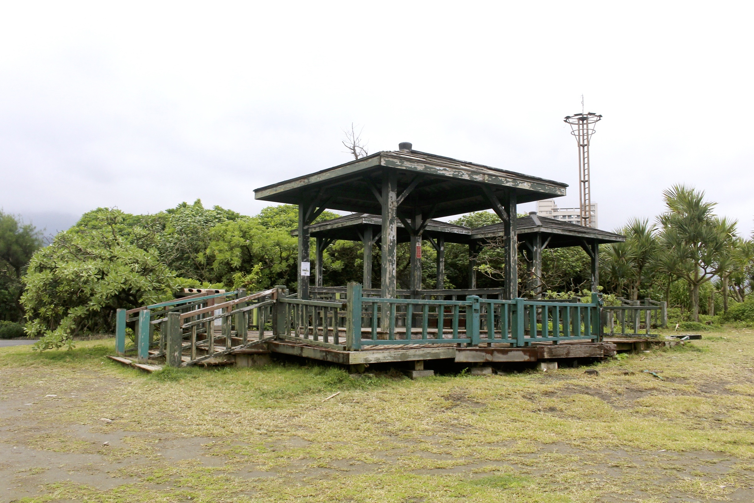 【宜蘭 濱海森林公園】海邊廢墟拍照點「八角瞭望臺」。360度零死角欣賞美景!!