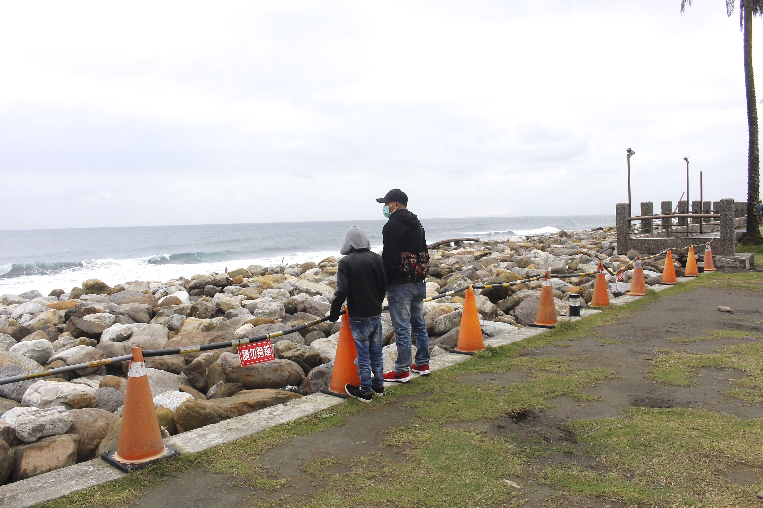 【宜蘭 濱海森林公園】海邊廢墟拍照點「八角瞭望臺」。360度零死角欣賞美景!!