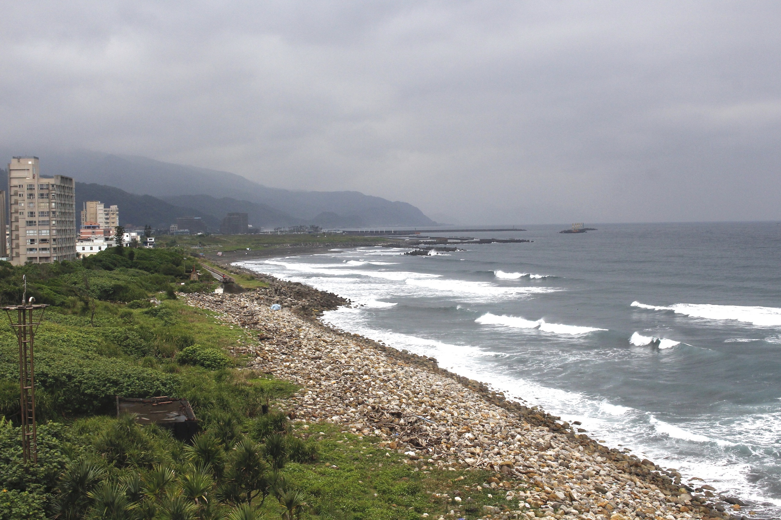 【宜蘭 濱海森林公園】海邊廢墟拍照點「八角瞭望臺」。360度零死角欣賞美景!!