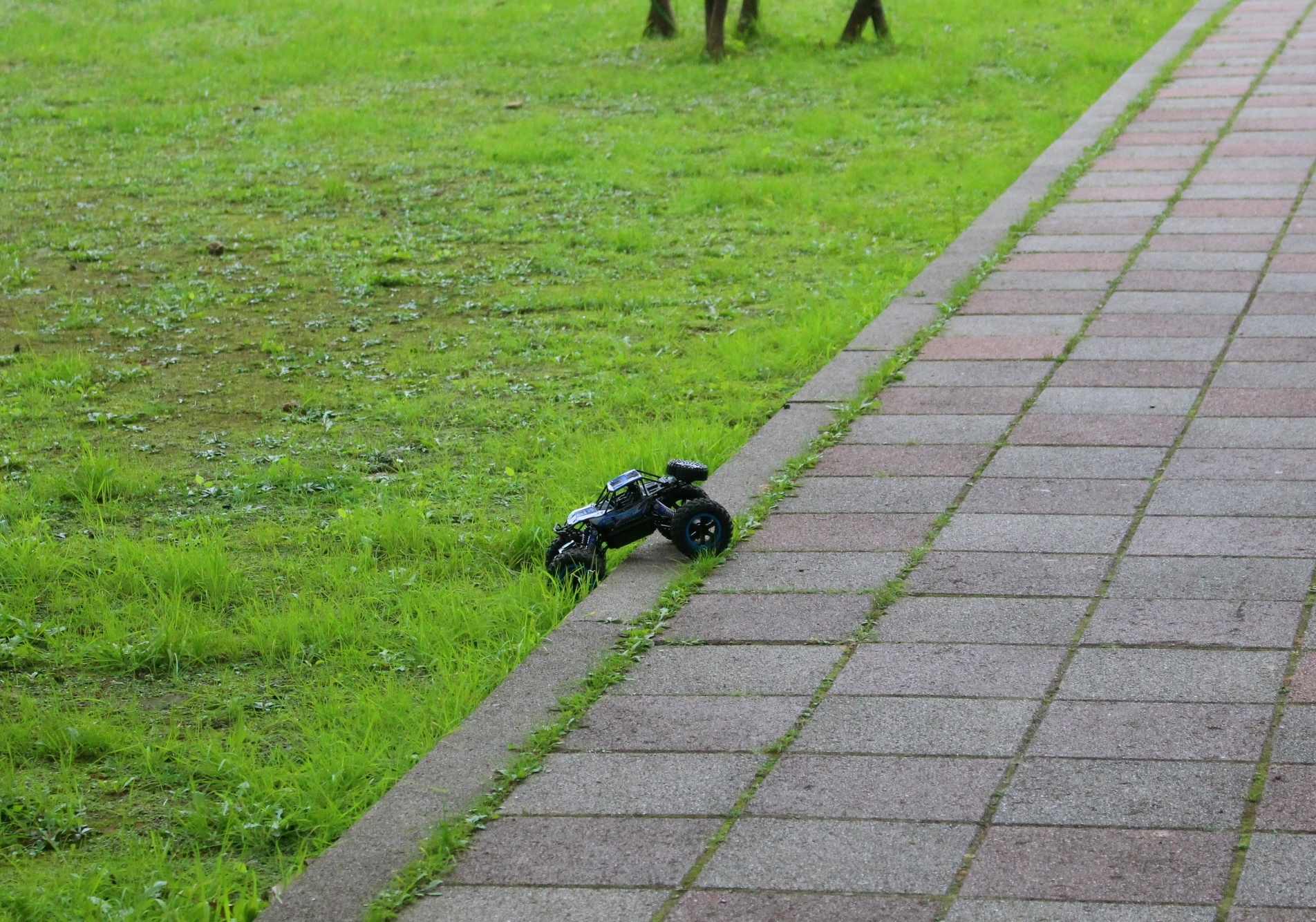 【桃園 遙控越野賽車場】平鎮運動公園旁。玩家級「紅土軟式越野跑道」跑一圈285公尺