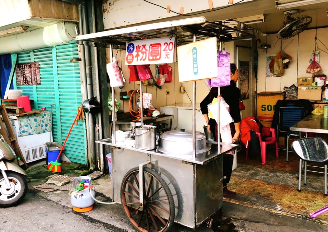 【宜蘭 奧松刈包燉肉飯】遵循古法手工現炸肉捲好好味。不忘來杯傳統白粉圓解膩!