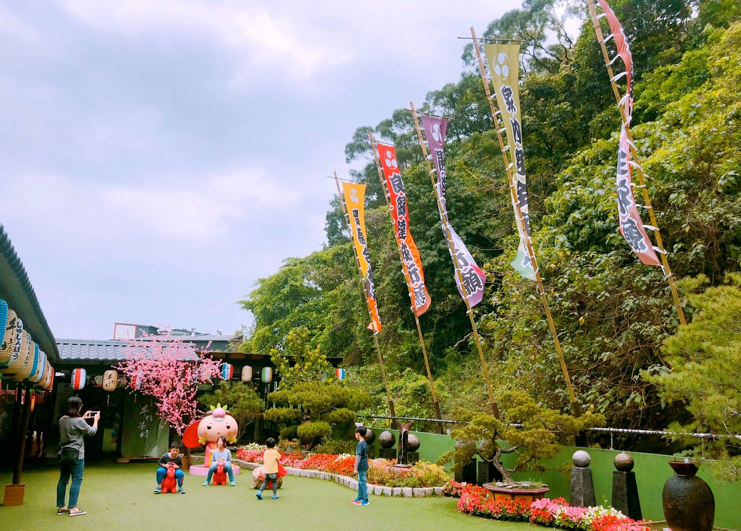 【新北 手信坊文化館】土城伴手禮觀光景點。超好拍花步道.免門票.停車場.DIY果子