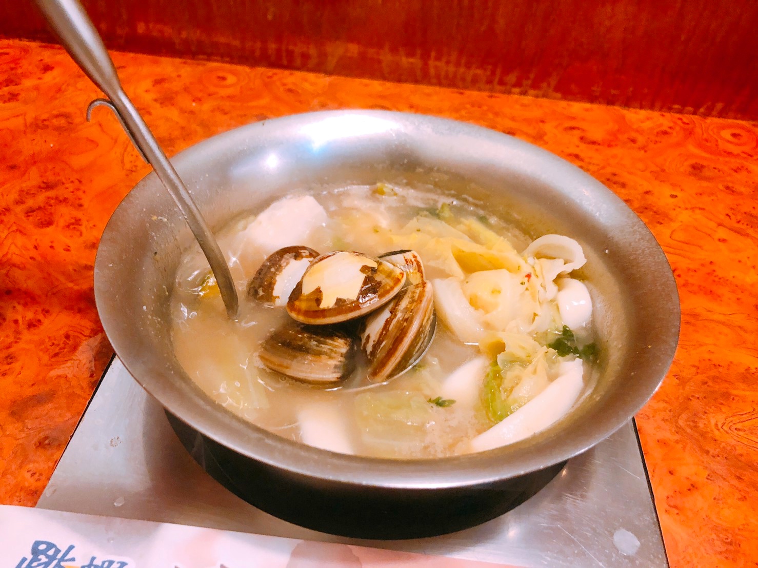 【桃園 頂湯涮涮鍋】跳蝦活蟹健康鍋物。大嗑「霸王蝦鍋」活體明蝦好肥美.蛤蠣超過50元硬幣大小