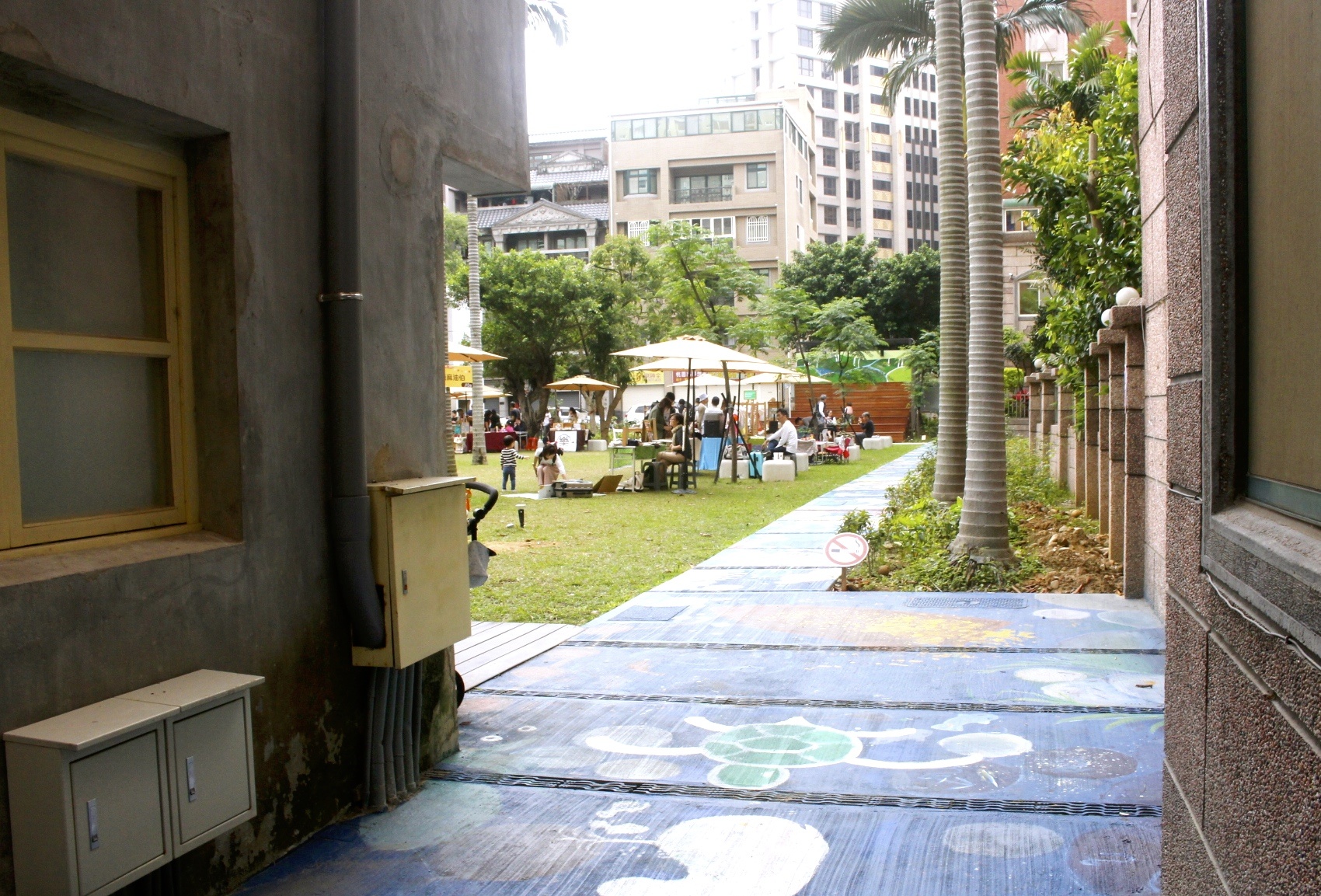 【桃園 南崁兒童藝術村】老宿舍翻新4/4試營運。連假有手作市集、沙坑小火車、彩繪牆面