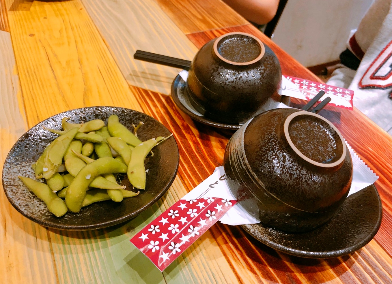 【桃園 小料理食事処】後站人氣居酒屋熱炒。小店擴大經營饕客依然絡繹不絕！椒鹽七里香下飯下酒