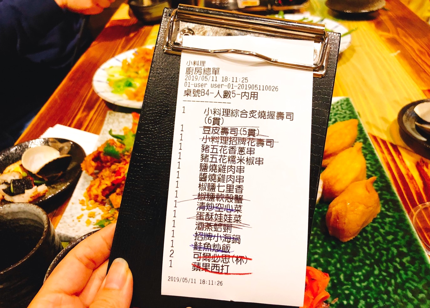 【桃園 小料理食事処】後站人氣居酒屋熱炒。小店擴大經營饕客依然絡繹不絕！椒鹽七里香下飯下酒