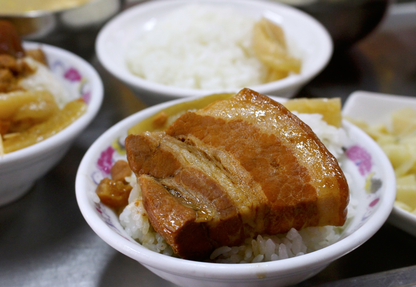 山河魯肉飯,滷肉飯,控肉飯,臺中美食,市場美食,第二市場美食,臺中第二場,麻薏湯,滷肉飯,魯肉飯,臺灣小吃,