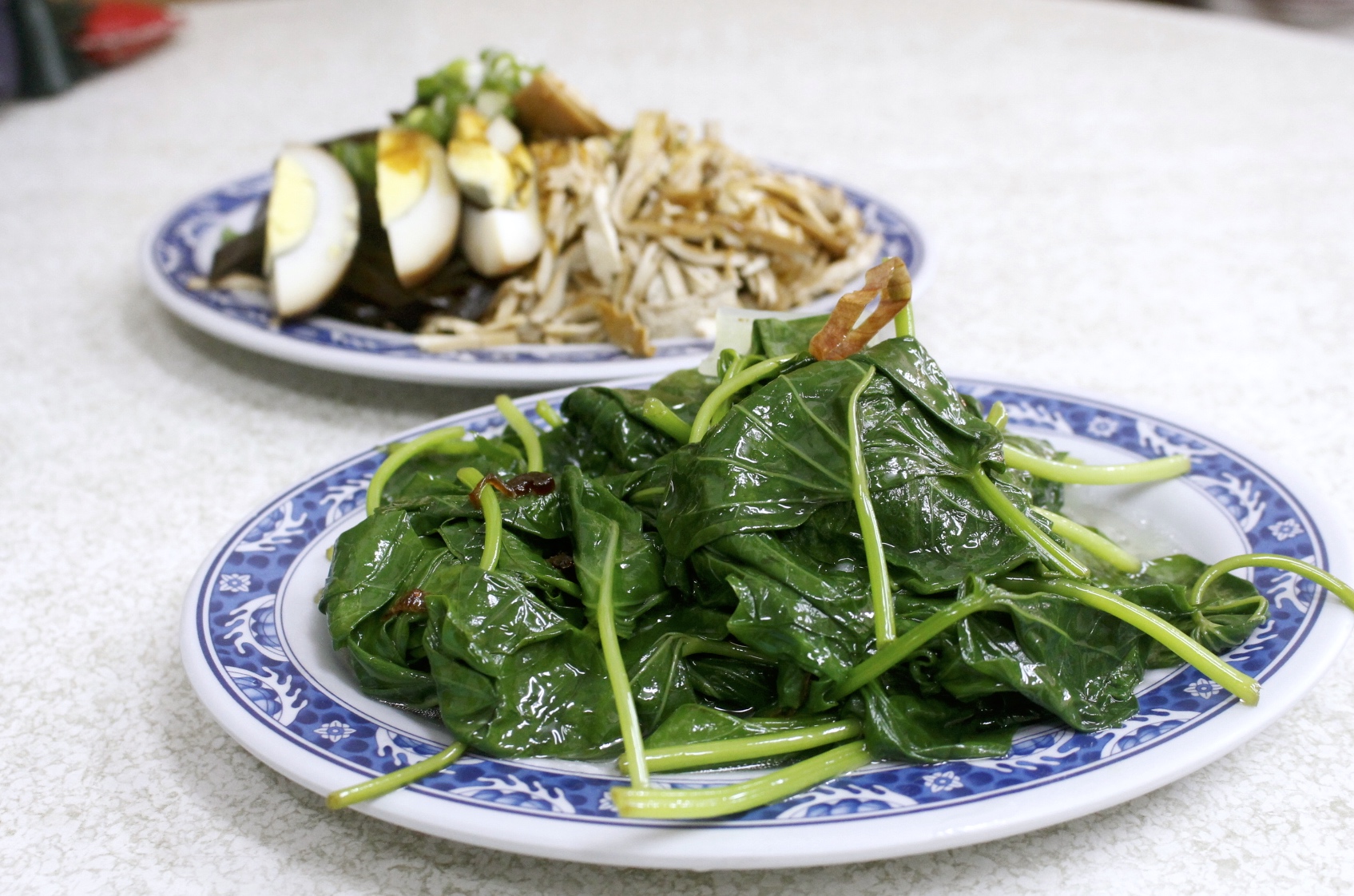 【臺中 仇媽媽山東餃子館】在地巷弄40年老店。餃子店只有賣一種豬肉口味！搭配經典酸辣湯真好喝