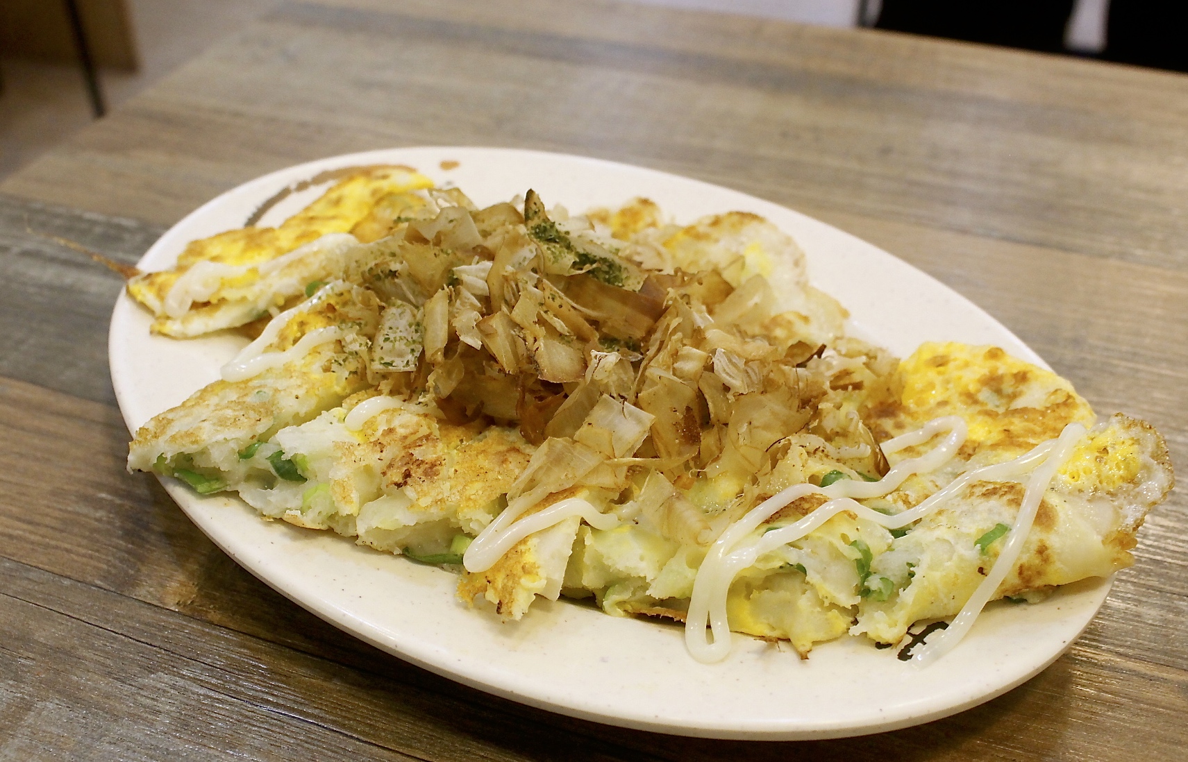 【桃園 京佬杯老蛋餅】傳承臺(tái)中太平30年的好滋味。古早味粉漿蛋餅想加什麼配料自己選！