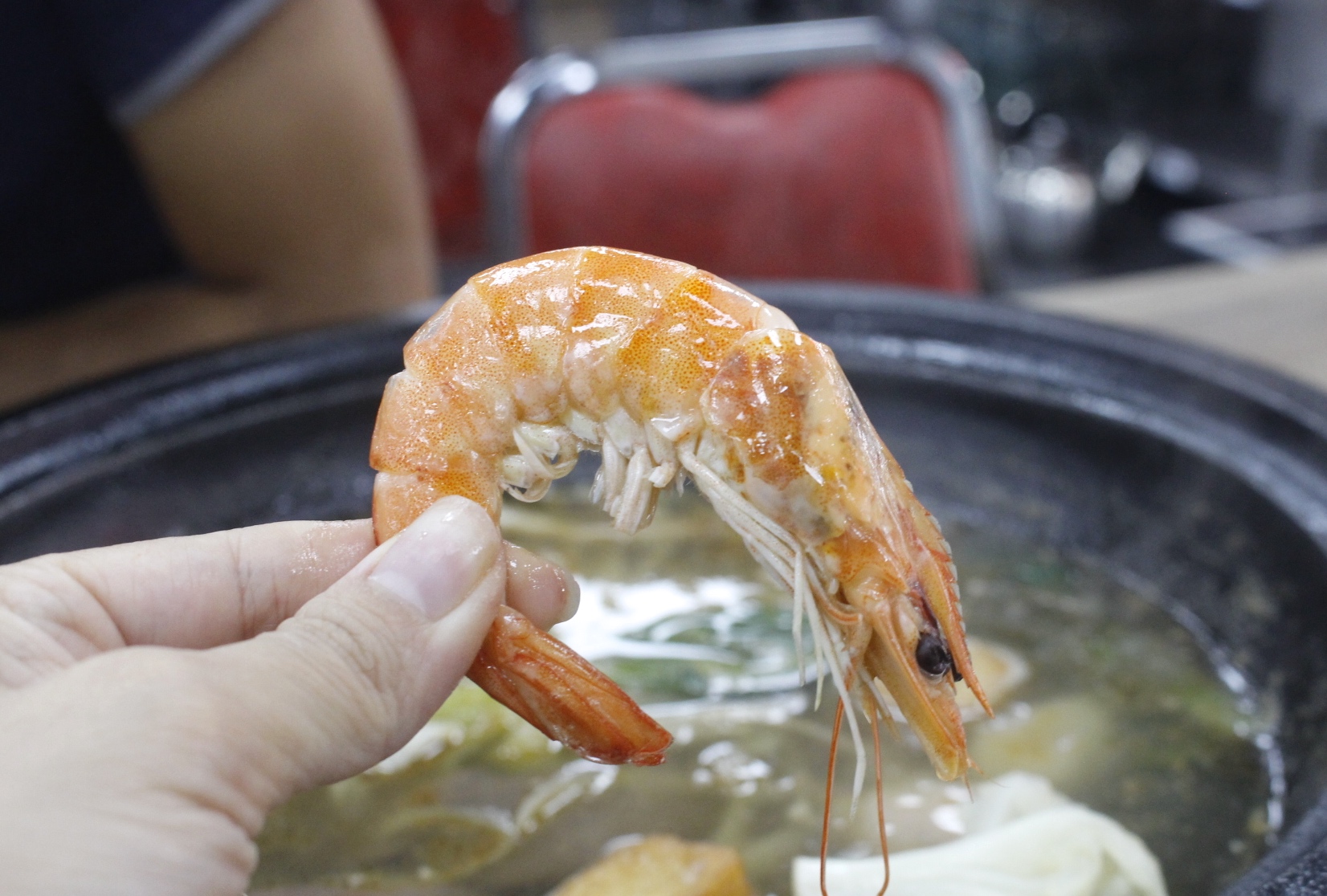 【食 小紅莓自助式石頭火鍋城】松江內(nèi)湖老字號火鍋“桃園”也有分店！大火爆炒洋蔥、依盤計費(fèi)、環(huán)境寬敞適合聚餐