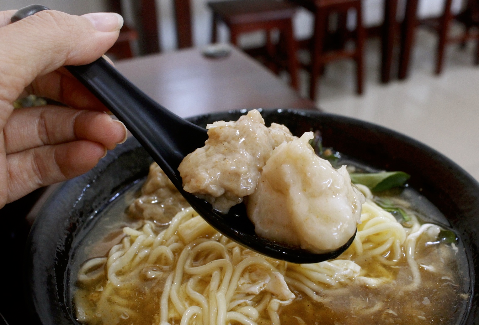 【食 三伍魷魚羹】傳承臺中老家三十年的老口味。招牌羹闆娘手工自己做.家常爌肉鹹香下飯！