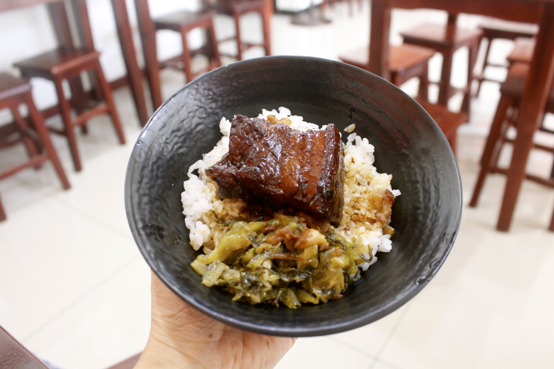 【食 三伍魷魚(yú)羹】傳承臺(tái)中老家三十年的老口味。招牌羹闆娘手工自己做.家常爌肉鹹香下飯！