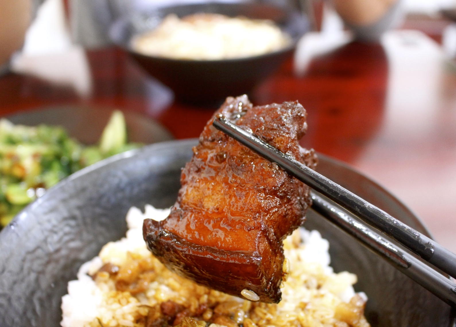 【食 三伍魷魚(yú)羹】傳承臺(tái)中老家三十年的老口味。招牌羹闆娘手工自己做.家常爌肉鹹香下飯！