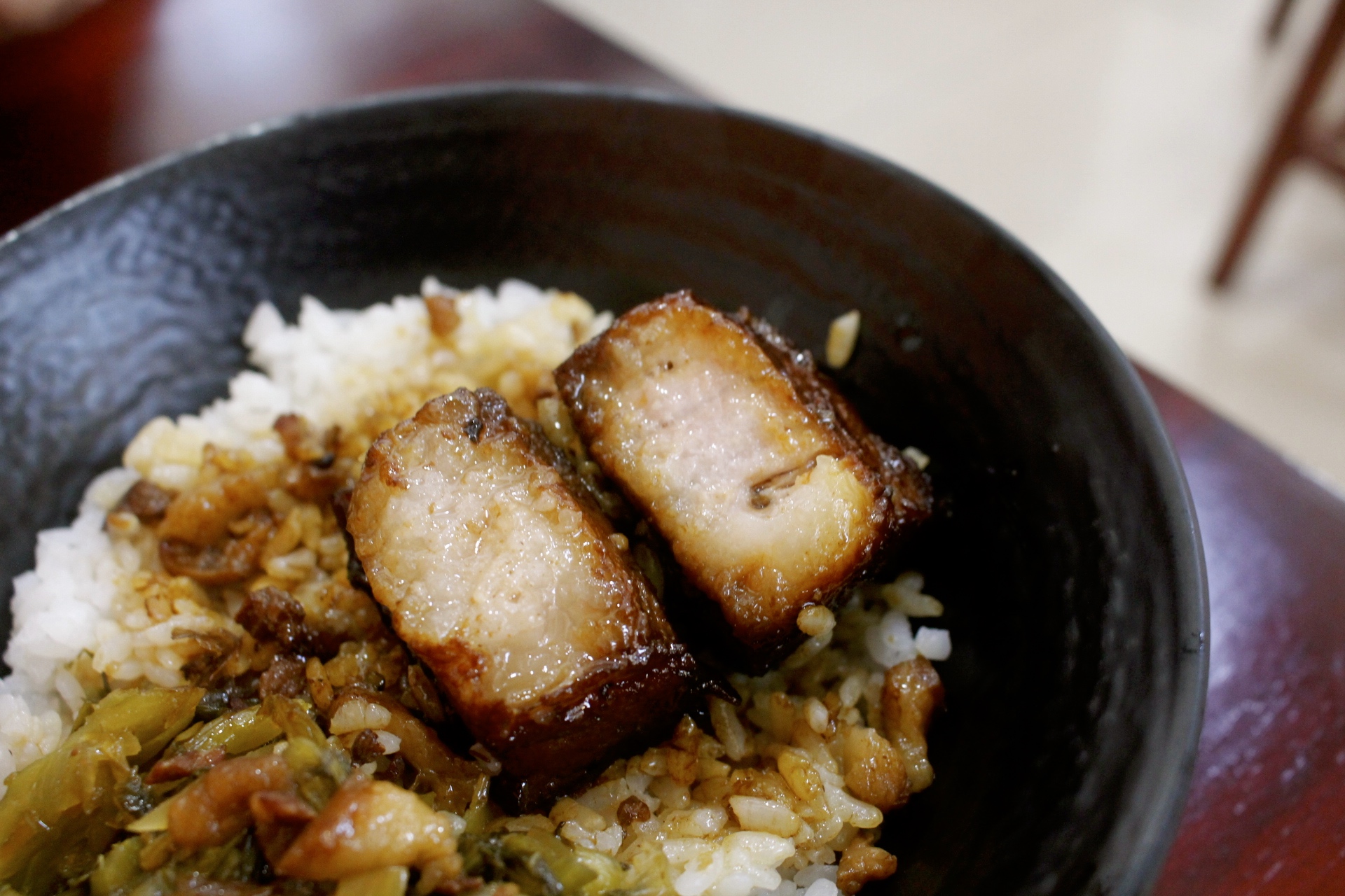 【食 三伍魷魚(yú)羹】傳承臺(tái)中老家三十年的老口味。招牌羹闆娘手工自己做.家常爌肉鹹香下飯！