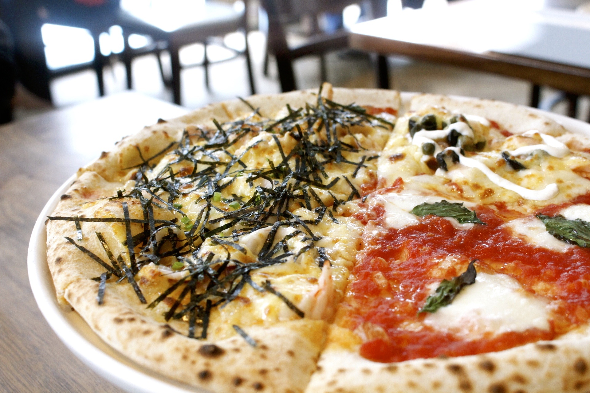 【食 Japoli義大利餐酒館】三井outlet分店「特色拼搭Pizza」一次可以嚐到四種口味！環(huán)境氛圍、服務(wù)都大加分