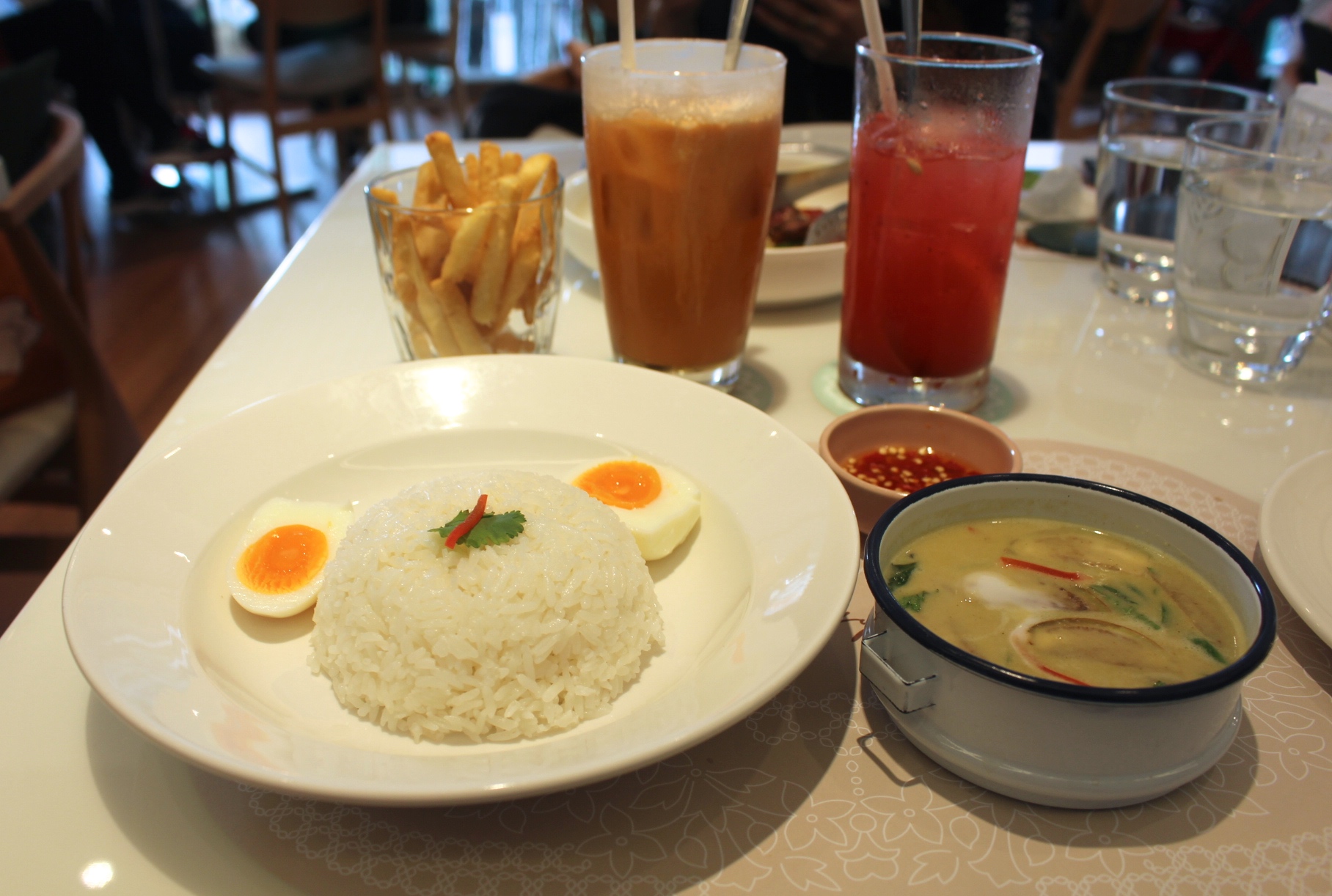 【食 Lady nara】曼谷來的潮流泰食餐廳！臺灣2號店就選在桃園．森林系自然度假風讓人徹底放鬆！