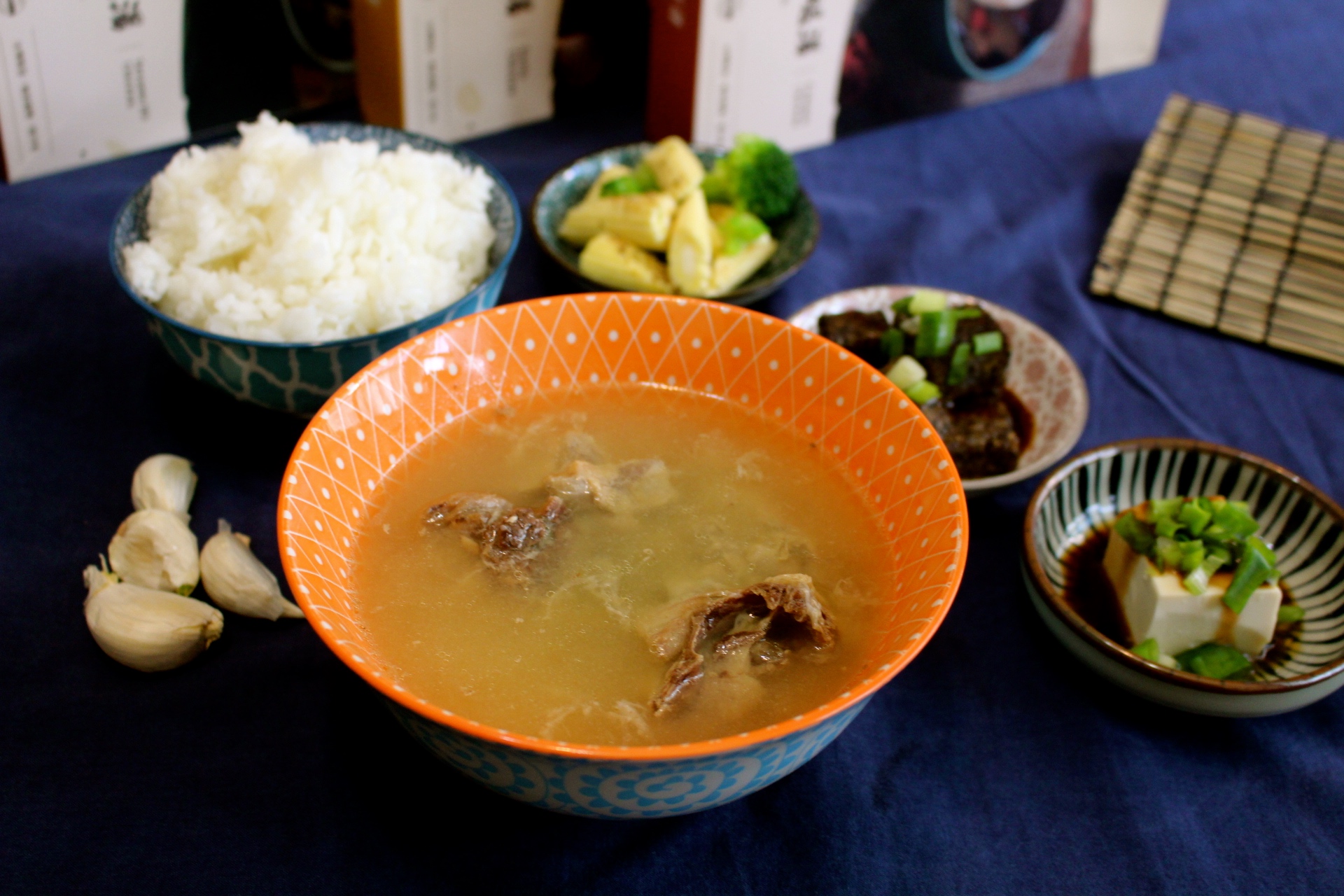 【食 雲(yún)嶺鮮雞】一個人也能享用的暖心補身雞湯！何首烏、蒜頭和麻油土雞湯適合懶人加熱就好