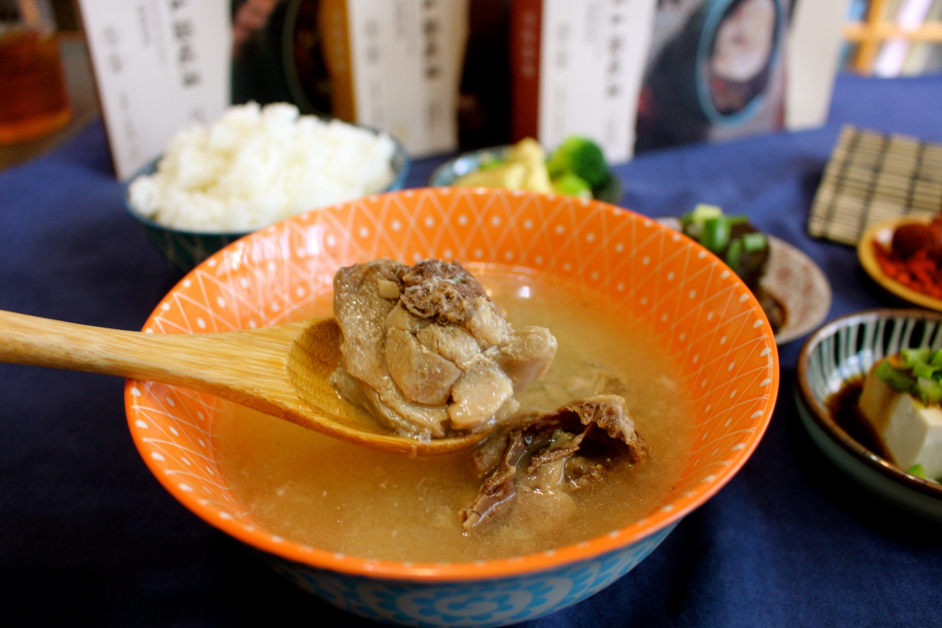 【食 雲(yún)嶺鮮雞】一個人也能享用的暖心補身雞湯！何首烏、蒜頭和麻油土雞湯適合懶人加熱就好