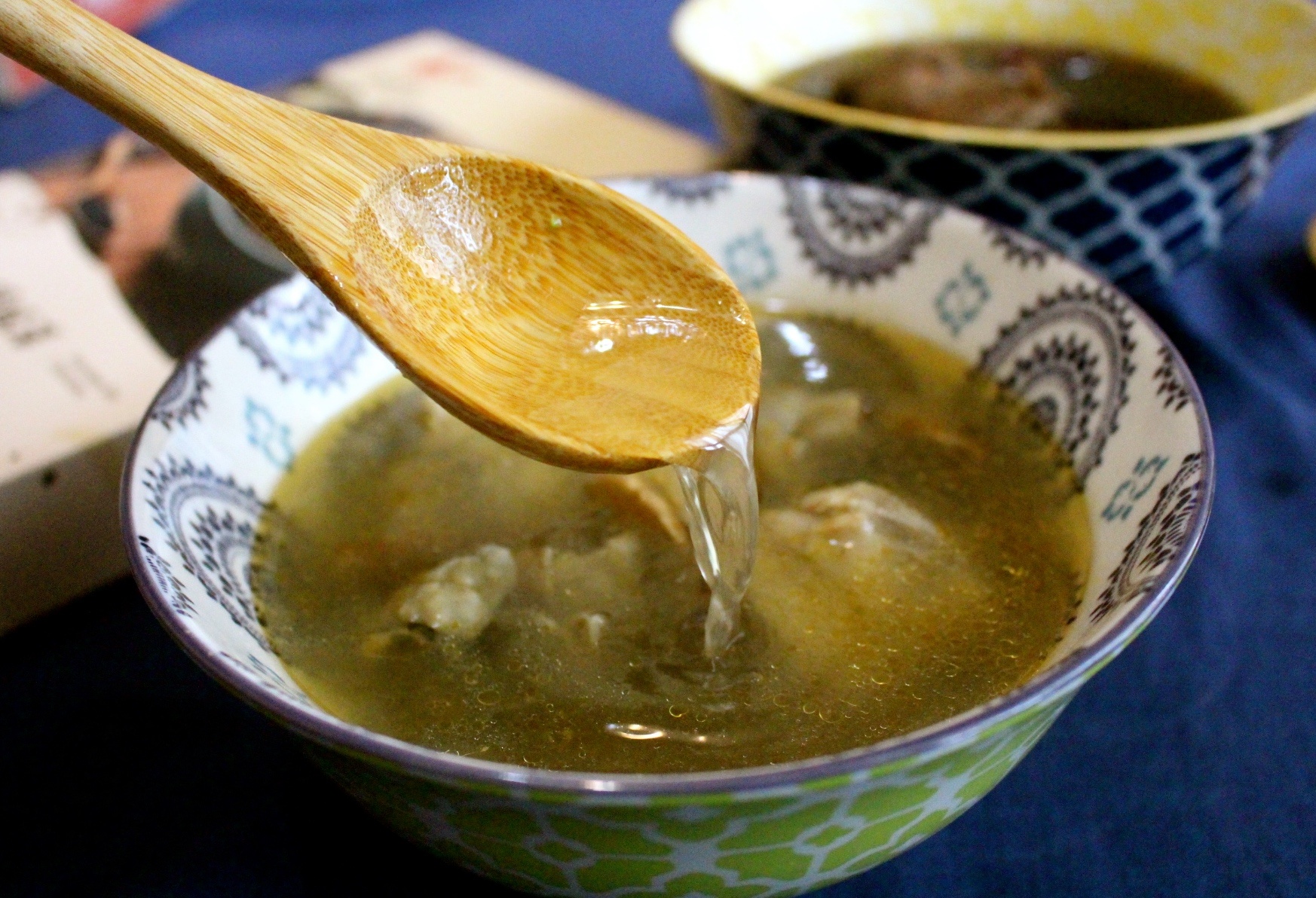 【食 雲(yún)嶺鮮雞】一個人也能享用的暖心補身雞湯！何首烏、蒜頭和麻油土雞湯適合懶人加熱就好