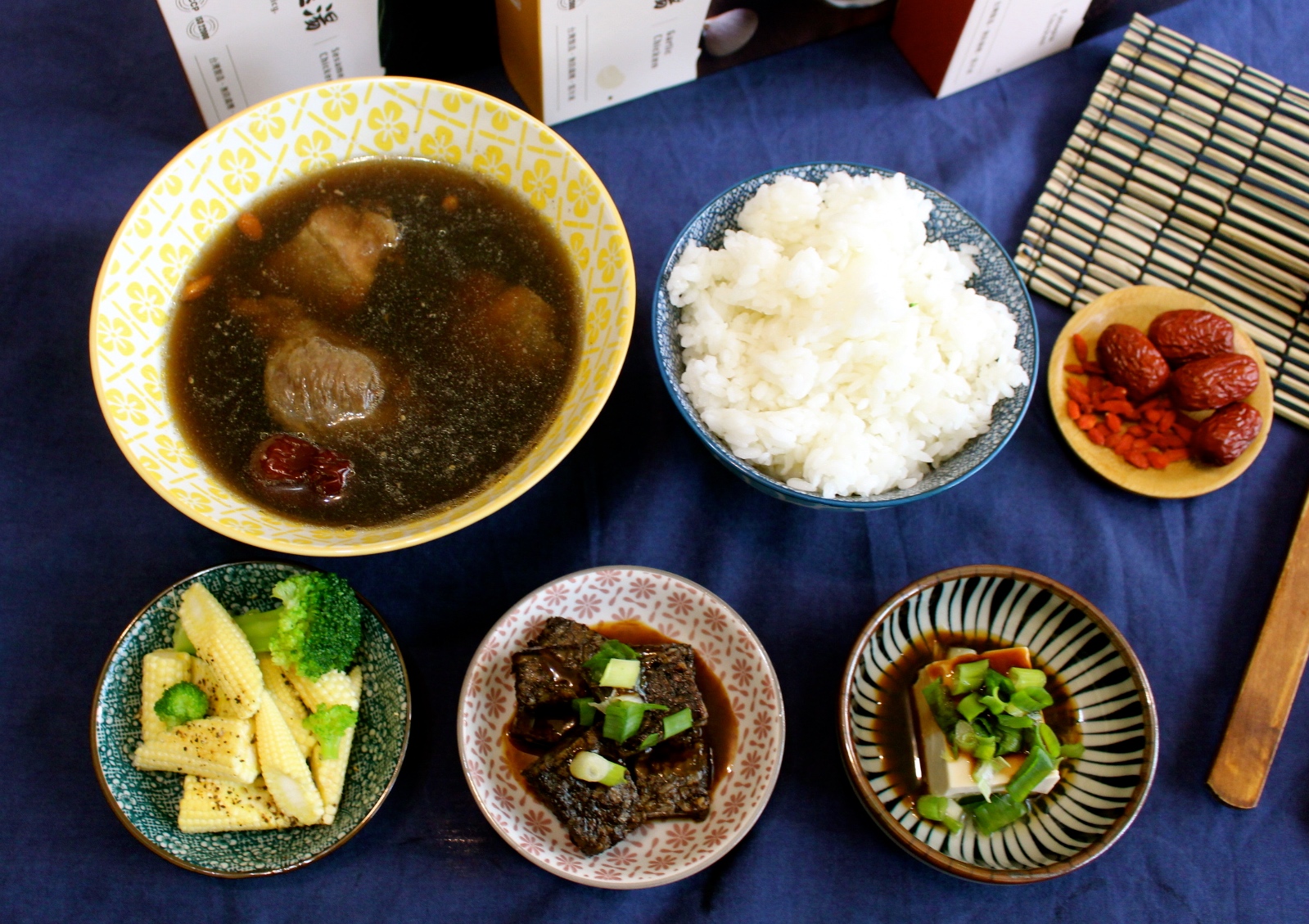 【食 雲(yún)嶺鮮雞】一個人也能享用的暖心補身雞湯！何首烏、蒜頭和麻油土雞湯適合懶人加熱就好