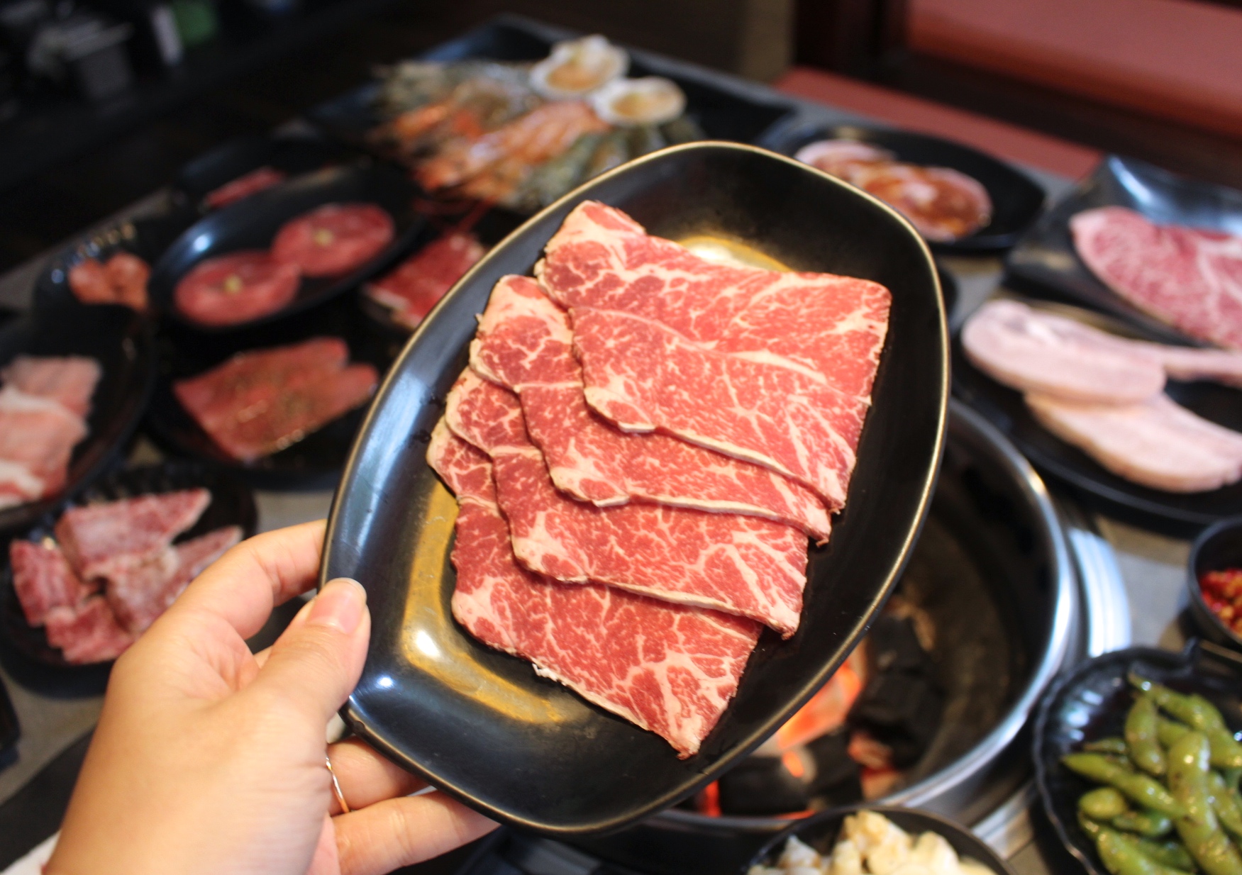 【食 我!就厲害】鄰近南崁交流道！西門町來的燒肉吃到飽.泰國(guó)蝦、美國(guó)和牛、haagen dazs全都吃到飽！