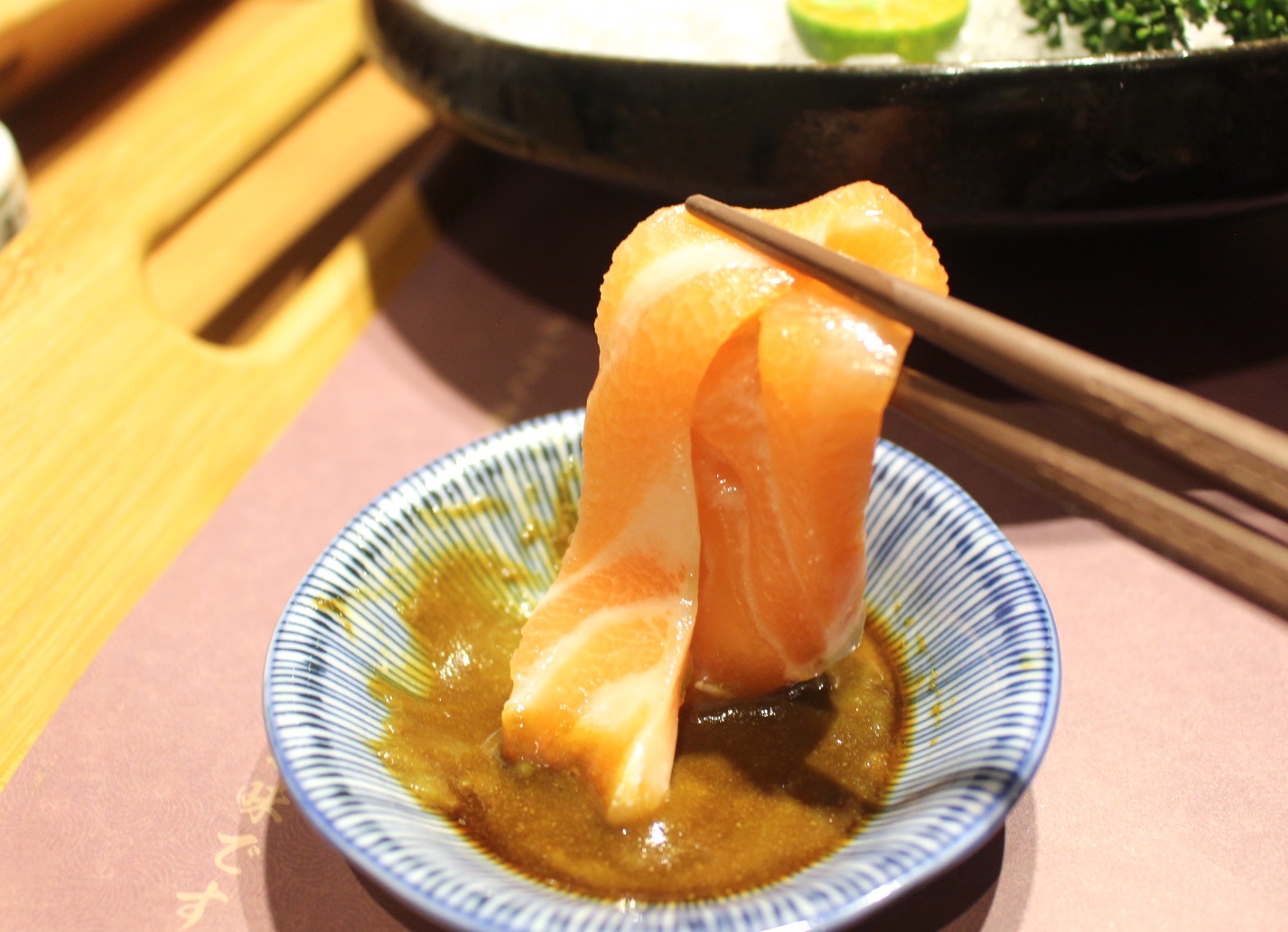 【食 東港強和牛燒肉】就是要吃「海鮮頂級和牛」搭配麻辣鍋，日本A5頂級和牛油花瞬間化開～超美味