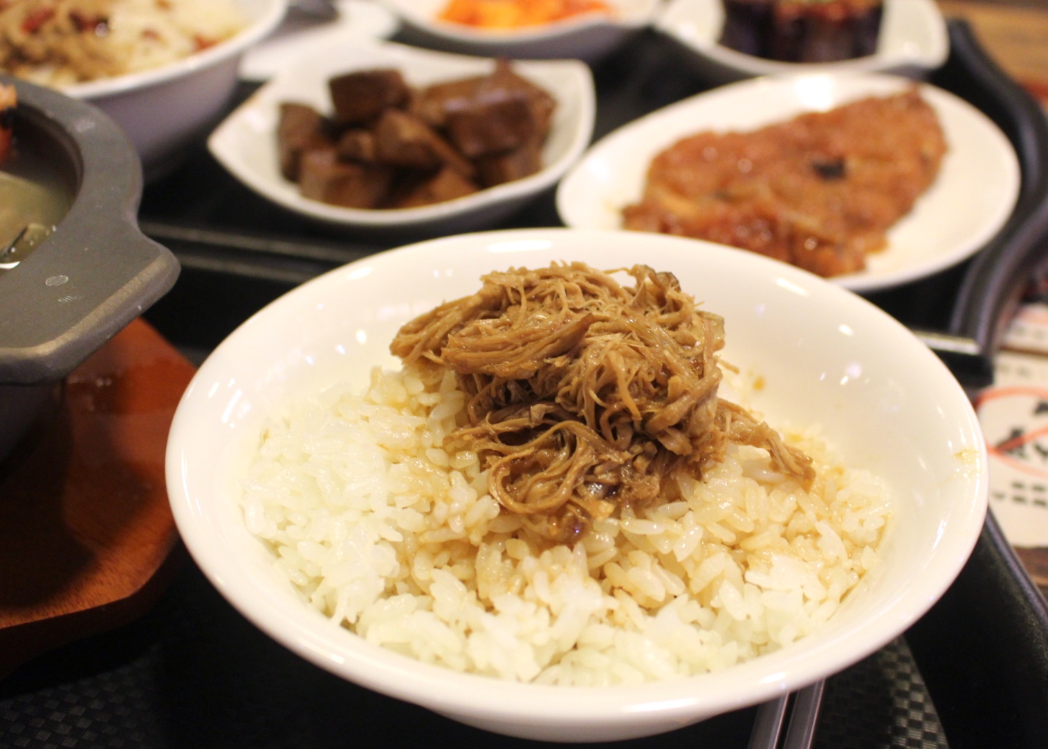 【食 果腹食堂】板橋大食代美食街也能喝到雲嶺鮮雞湯！雙人套餐好澎湃有「鮮蝦蛤蠣精燉土雞鍋」