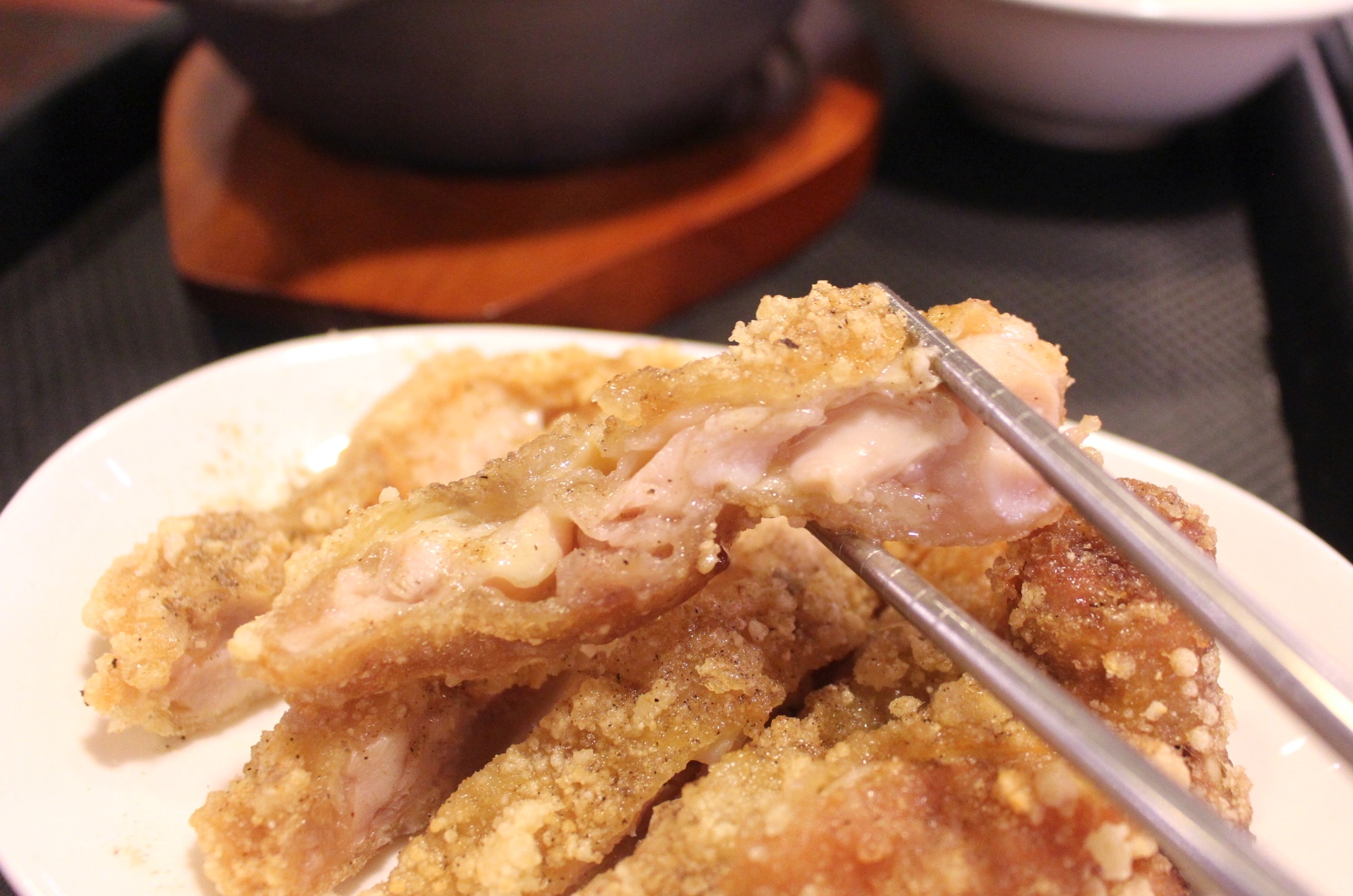 【食 果腹食堂】板橋大食代美食街也能喝到雲嶺鮮雞湯！雙人套餐好澎湃有「鮮蝦蛤蠣精燉土雞鍋」