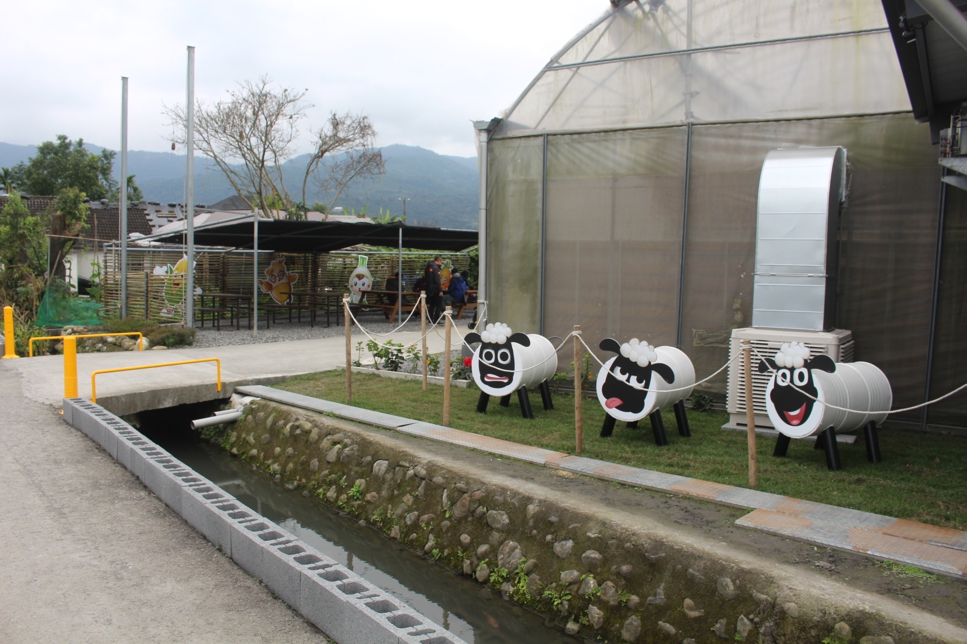 【玩 張美阿嬤農場】150元體驗餵鹿(含蔥油餅一份、暢飲有機紅茶）預約親子DIY體驗才能更有趣！