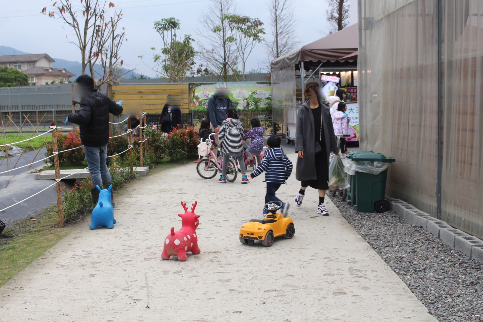 【玩 張美阿嬤農場】150元體驗餵鹿(含蔥油餅一份、暢飲有機紅茶）預約親子DIY體驗才能更有趣！